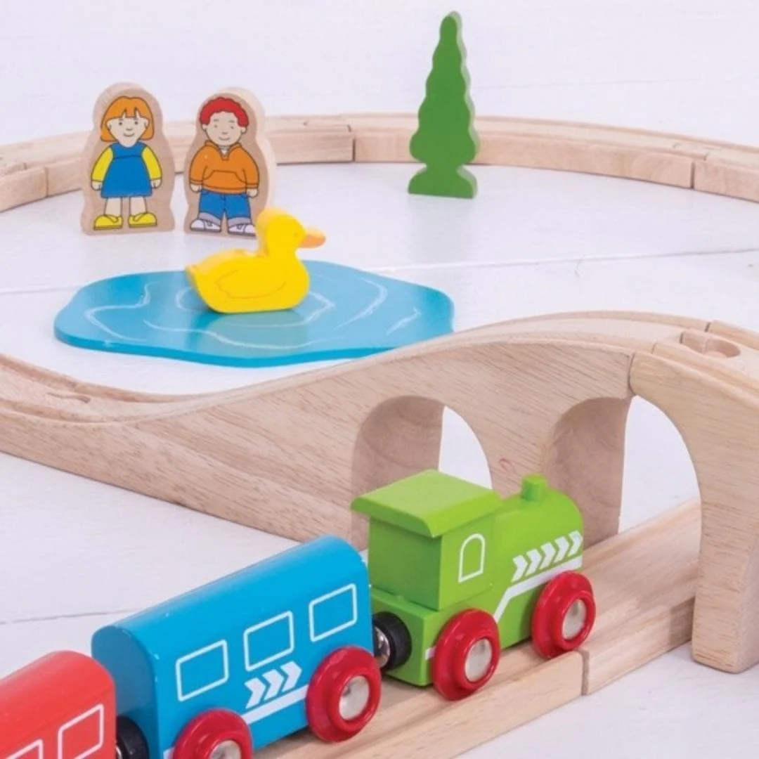 Figure of Eight Train Set - Image 4